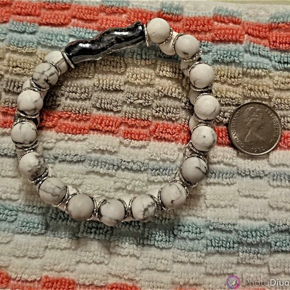 Plus Size Bracelet Howlite Goddess Stretch - Picture 3 of 3